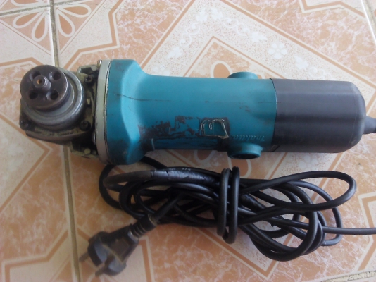 เครื่องเจียรไฟฟ้า 4 นิ้ว Makita แท้100\%(มี 2 เครื่อง)