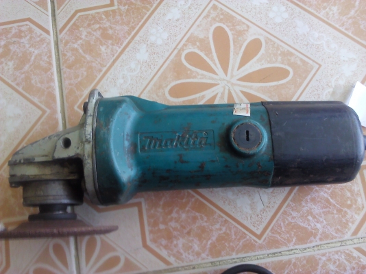 เครื่องเจียรไฟฟ้า 4 นิ้ว Makita แท้100\%(มี 2 เครื่อง)