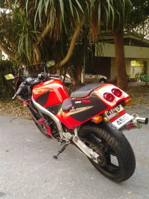 ขาย CBR 250 RR  ปี89   4 สูบ  ราคา 49000 บาท ทะเบียนแท้พร้อมโอนภาษี พรบ.ไม่ขาด