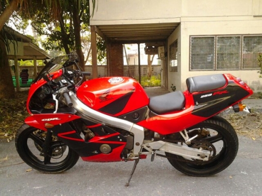 ขาย CBR 250 RR  ปี89   4 สูบ  ราคา 49000 บาท ทะเบียนแท้พร้อมโอนภาษี พรบ.ไม่ขาด