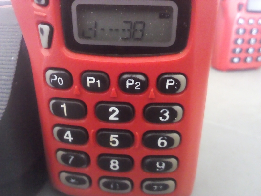 วิทยุรับ-ส่งมี ปท.เครื่องแดง ยี่ห้อ ICOM มีแท่นชาร์จ พร้อมใช้ (มี 3 ชุด)