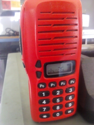 วิทยุรับ-ส่งมี ปท.เครื่องแดง ยี่ห้อ ICOM มีแท่นชาร์จ พร้อมใช้ (มี 3 ชุด)