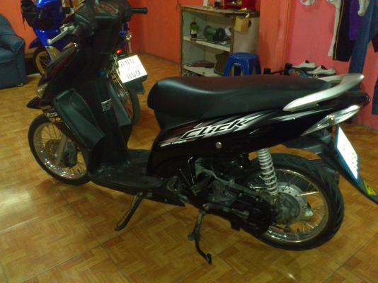 ขาย Honda Click คาบู สีดำ เครื่องเดิมๆ คลัชพึ่งเปลี่ยนมาใหม่ๆ น้ำมันเครื่อง+เฟื่องท้ายถ่ายใหม่หมดแล้ว ชุดสีสวย พรบ+ภาษีหมด ม.ค2557 เอกสารครบพร้อมโอน สนใจโทร 0915195549 เดี่ยวโมบาย