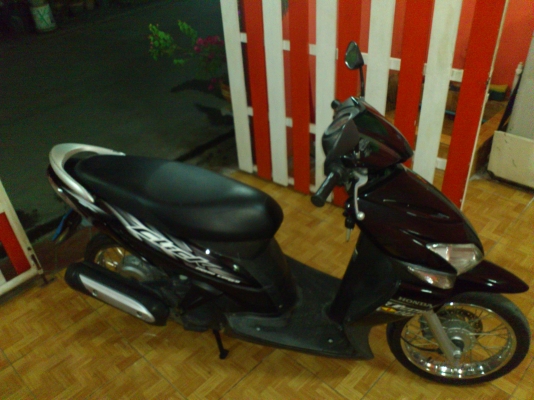 ขาย Honda Click คาบู สีดำ เครื่องเดิมๆ คลัชพึ่งเปลี่ยนมาใหม่ๆ น้ำมันเครื่อง+เฟื่องท้ายถ่ายใหม่หมดแล้ว ชุดสีสวย พรบ+ภาษีหมด ม.ค2557 เอกสารครบพร้อมโอน สนใจโทร 0915195549 เดี่ยวโมบาย