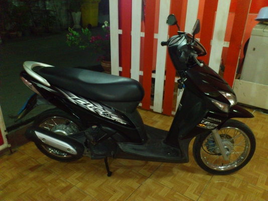 ขาย Honda Click คาบู สีดำ เครื่องเดิมๆ คลัชพึ่งเปลี่ยนมาใหม่ๆ น้ำมันเครื่อง+เฟื่องท้ายถ่ายใหม่หมดแล้ว ชุดสีสวย พรบ+ภาษีหมด ม.ค2557 เอกสารครบพร้อมโอน สนใจโทร 0915195549 เดี่ยวโมบาย