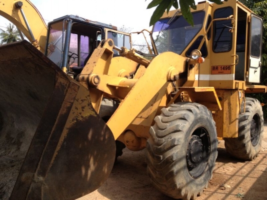 รถตัก  HL 712    สนใจติดต่อ 081 - 6079515