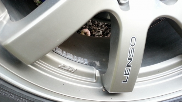 ประดับยนต์