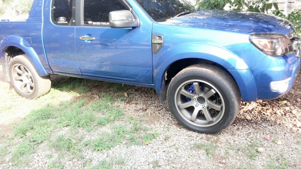 ประดับยนต์