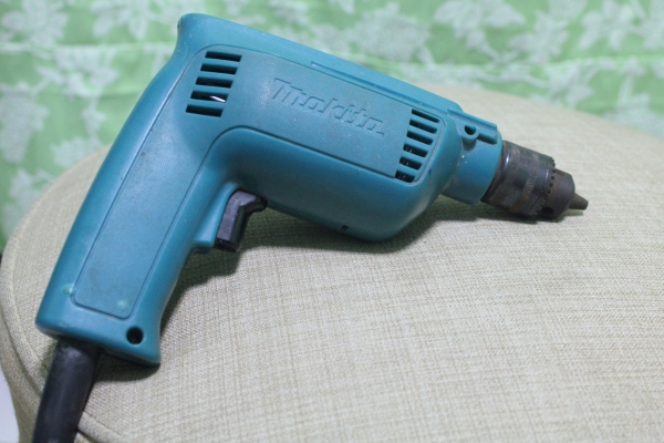 สว่านขนาด 2 หุน ยี่ห้อ makita รุ่น 6501 สภาพพร้อมใช้งานครับ