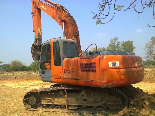 HITACHI ZX200 - 1 สภาพดีมากครับบอดี้สวย ภายในแอร์เย็น ไฟฟ้าหน้าจอครบพร้อม ทำงาน 17,645 ชม. เครื่องยนต์ ISUZU 6BG1 เครื่องแห้งดีแน่นดีไม่มีเยิ้มเลย สเปคอินโดนิเซีย ช่วงล่างเต็มดีครับพร้อมทำงานได้เลย เอกสารเล่มทะเบียนครบพร้อม ราคาต่อรองได้ครับ