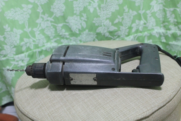 สว่านขนาด 3 หุน ยี่ห้อ hitachi โคลงสร้างอลูมเนียมทั้งตัว ทนๆพร้อมใช้งานครับ สว่านขนาด 3 หุน ยี่ห้อ hitachi โคลงสร้างอลูมเนียมทั้งตัว ทนๆพร้อมใช้งานครับ