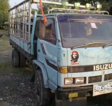 ISUZU NKR 110 HP 4BE1 กระบะคอกเหล็กยาว 4.30 เมตร ช่วงล่างใหญ่คานหน้า F เฟืองท้ายติด F ครบแล้ว เครื่องแน่นแรงดี หัวเก๋งไม่ผุภายในก๋งคอนโซลสวยครบ คัชซีไม่มีดาม ยางสภาพดี 6 เส้นพร้อมบรรทุกพร้อมใช้งาน เอกสารทะเบียนภาษีครบพร้อมโอน ราคาต่อรองได้ครับ