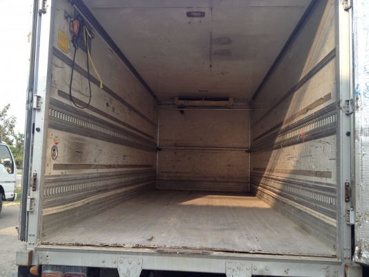 ขาย 6 ล้อ ISUZU ตู้แห้ง มีเครื่องทำความเย็น พร้อมลิฟท์ท้าย