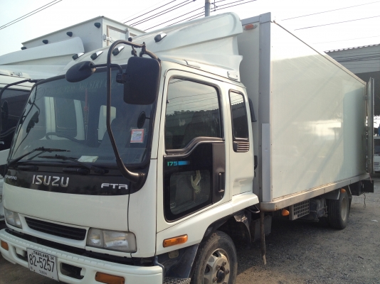 ขาย 6 ล้อ ISUZU ตู้แห้ง มีเครื่องทำความเย็น พร้อมลิฟท์ท้าย