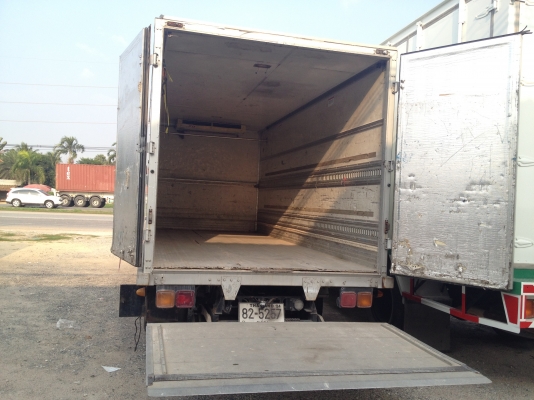 ขาย 6 ล้อ ISUZU ตู้แห้ง มีเครื่องทำความเย็น พร้อมลิฟท์ท้าย