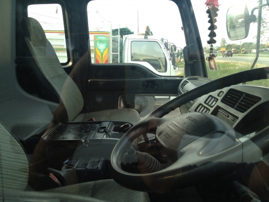 ขาย 6 ล้อ ISUZU ตู้แห้ง มีเครื่องทำความเย็น พร้อมลิฟท์ท้าย