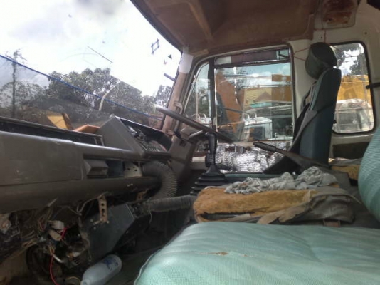 รถนิสสัน UD 10 ล้อดั๊ม 230 แรงม้า สนใจติดต่อ 081 - 6079515 รถนิสสัน UD 10 ล้อดั๊ม 230 แรงม้า สนใจติดต่อ 081 - 6079515