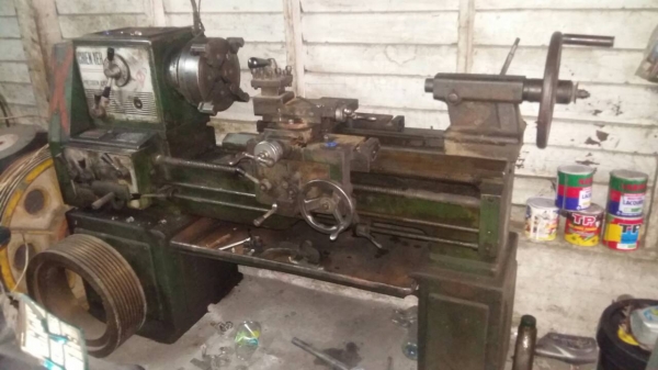 แท่นกลึง 5 ฟุต 3 เพลา เกียร์บล็อก สภาพสวย เดิม ๆ พร้อมใช้งาน 68,000