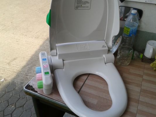 แฟมิลี่ บีแต้ฝารองชักโครก ระบบแรงดันน้ำ ของใหม่มีแต่ 2 อัน แฟมิลี่ บีแต้ฝารองชักโครก ระบบแรงดันน้ำ ของใหม่มีแต่ 2 อัน