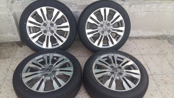 ขายล้อแม็ก Honda city 16" พร้อมยางใหม่่ปี15 สนใจติดต่อเล็กคลองสามครับ 081-3747940