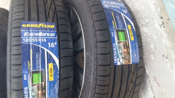 ขายล้อแม็ก Honda city 16" พร้อมยางใหม่่ปี15 สนใจติดต่อเล็กคลองสามครับ 081-3747940