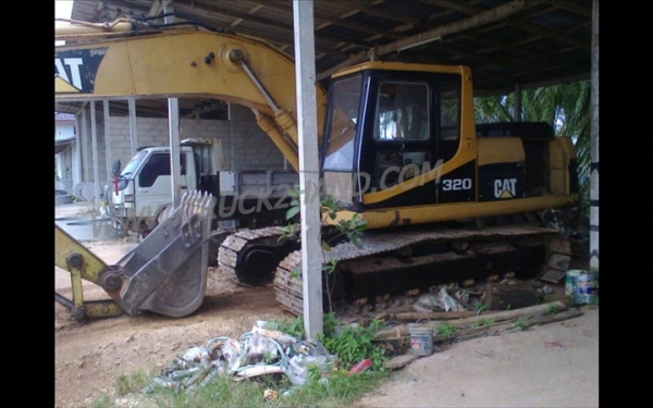 แบคโฮ CAT 320 เวอร์ชั่นวัน เครื่องพึ่งฟิสมาใหม่  ปั๊มเปลี่ยนมาใหม่  ฝาครอบ 2 ข้างไม่มี