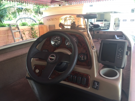 Bass Tracker 17 ฟุต