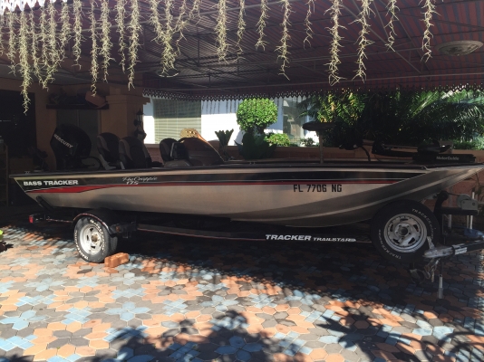 Bass Tracker 17 ฟุต