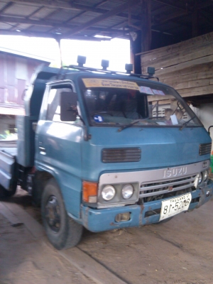 หกล้อ อีซูซุ KSดั้ม115แรง-4-BD-1ฝากดำ สภาพดีช่วงล่างใหญ่ท้าย F พร้อมใช้งาน เล่มทะเบียน ภาษีเต็ม พร้อมโอน ราคา285000บ ต่อรองได้ ครับ