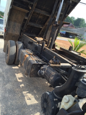 รถอีซูซุ 6 ล้อดั้ม NPR  150 แรงม้า. ปี 54  ( รถวิ่ง 19x,xxx กม. )      สนใจติดต่อ  081 - 6079515