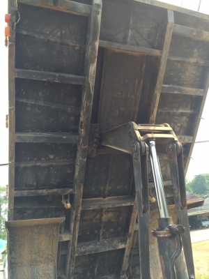 รถอีซูซุ 6 ล้อดั้ม NPR  150 แรงม้า. ปี 54  ( รถวิ่ง 19x,xxx กม. )      สนใจติดต่อ  081 - 6079515