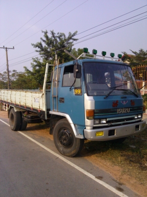 หกล้อใหญ่ อีชูซุ หัวร็อค 6-BB1-145แรง พ.พาเวอร์ ช่วงยาว5.20ม สภาพพร้อมใช้งาน เล่มทะเบียน แจ้ง ม79.แล้ว แจ้งเกิดได้ทัวไทย