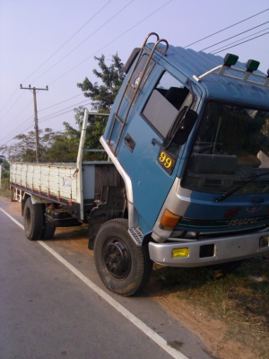 หกล้อใหญ่ อีชูซุ หัวร็อค 6-BB1-145แรง พ.พาเวอร์ ช่วงยาว5.20ม สภาพพร้อมใช้งาน เล่มทะเบียน แจ้ง ม79.แล้ว แจ้งเกิดได้ทัวไทย