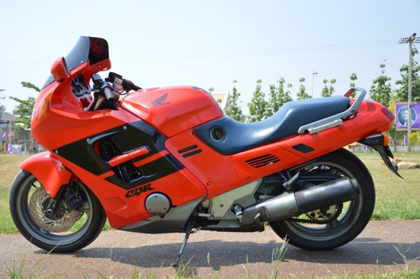 ขาย Honda CBR1000F ทะเบียนแท้ ภาษีไม่ขาดต่อ พร้อมโอนครับ