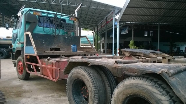 ขายหัวลาก NISSAN UD เครื่อง V 8 สูบ 320 แรงม้า คัสซีสวย ช่วงล่างแน่น ยกหัวไฟฟ้า ทะเบียนพร้อมโอน ราคาต่อรองได้ครับ