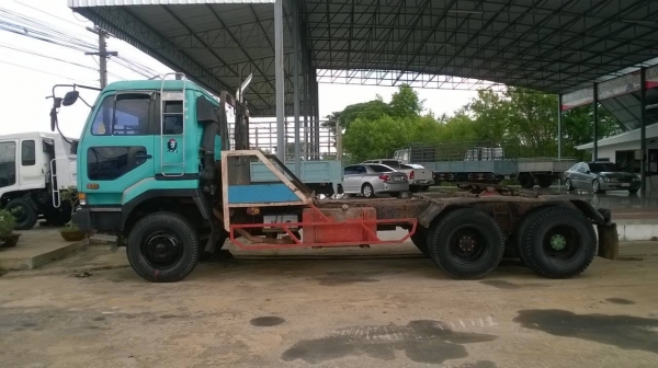 ขายหัวลาก NISSAN UD เครื่อง V 8 สูบ 320 แรงม้า คัสซีสวย ช่วงล่างแน่น ยกหัวไฟฟ้า ทะเบียนพร้อมโอน ราคาต่อรองได้ครับ