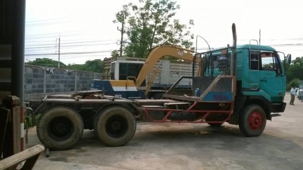 ขายหัวลาก NISSAN UD เครื่อง V 8 สูบ 320 แรงม้า คัสซีสวย ช่วงล่างแน่น ยกหัวไฟฟ้า ทะเบียนพร้อมโอน ราคาต่อรองได้ครับ