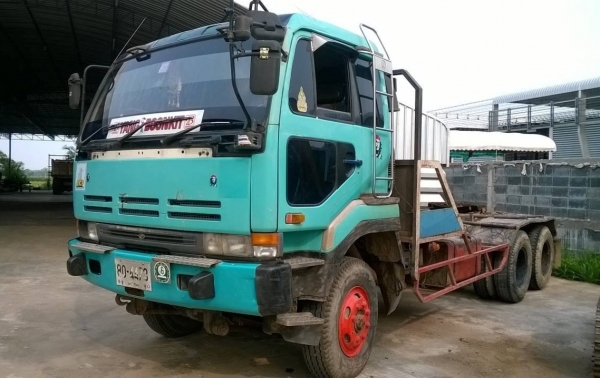 ขายหัวลาก NISSAN UD เครื่อง V 8 สูบ 320 แรงม้า คัสซีสวย ช่วงล่างแน่น ยกหัวไฟฟ้า ทะเบียนพร้อมโอน ราคาต่อรองได้ครับ