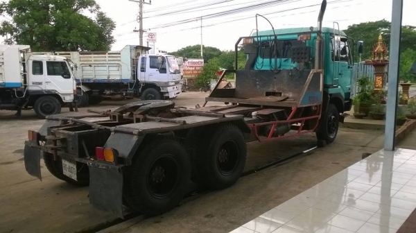 ขายหัวลาก NISSAN UD เครื่อง V 8 สูบ 320 แรงม้า คัสซีสวย ช่วงล่างแน่น ยกหัวไฟฟ้า ทะเบียนพร้อมโอน ราคาต่อรองได้ครับ