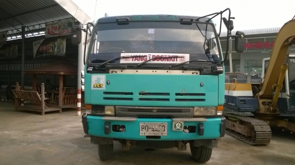 ขายหัวลาก NISSAN UD เครื่อง V 8 สูบ 320 แรงม้า คัสซีสวย ช่วงล่างแน่น ยกหัวไฟฟ้า ทะเบียนพร้อมโอน ราคาต่อรองได้ครับ