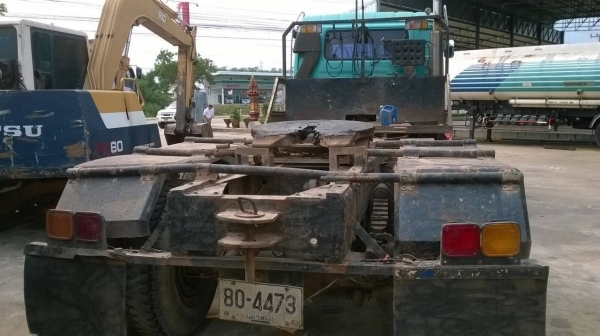 ขายหัวลาก NISSAN UD เครื่อง V 8 สูบ 320 แรงม้า คัสซีสวย ช่วงล่างแน่น ยกหัวไฟฟ้า ทะเบียนพร้อมโอน ราคาต่อรองได้ครับ