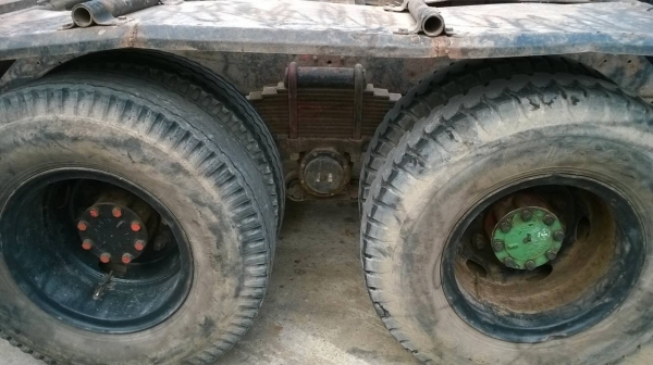 ขายหัวลาก NISSAN UD เครื่อง V 8 สูบ 320 แรงม้า คัสซีสวย ช่วงล่างแน่น ยกหัวไฟฟ้า ทะเบียนพร้อมโอน ราคาต่อรองได้ครับ