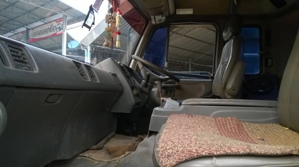 ขายหัวลาก NISSAN UD เครื่อง V 8 สูบ 320 แรงม้า คัสซีสวย ช่วงล่างแน่น ยกหัวไฟฟ้า ทะเบียนพร้อมโอน ราคาต่อรองได้ครับ