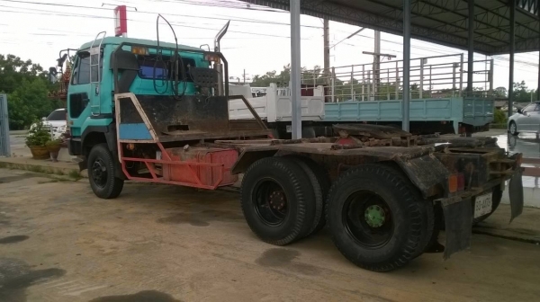 ขายหัวลาก NISSAN UD เครื่อง V 8 สูบ 320 แรงม้า คัสซีสวย ช่วงล่างแน่น ยกหัวไฟฟ้า ทะเบียนพร้อมโอน ราคาต่อรองได้ครับ