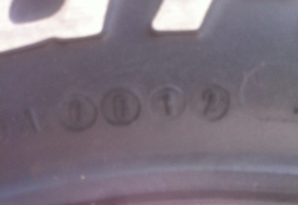 ยาง BF goodrich 31 10.5 R15 ปี12 จำนวน 3เส้น