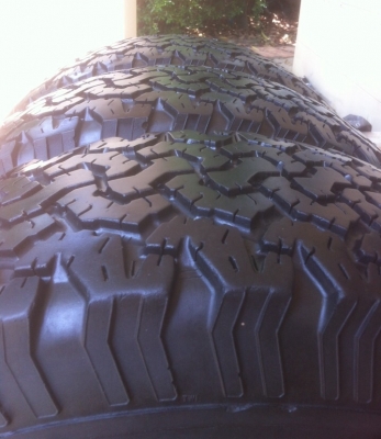 ยาง BF goodrich 31 10.5 R15 ปี12 จำนวน 3เส้น