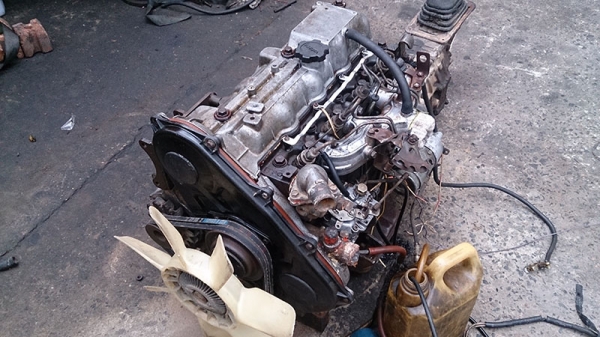 ขายเครื่องยนต์ดีเซลโตโยต้า 2L มีเลข