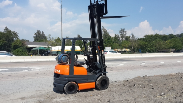 ขายรถยก1.5toyota