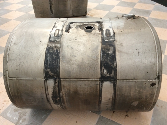 ขายด่วน. ถังน้ำมันอลูมิเนียม 450 ลิตร. มี 4ใบครับ ขายด่วน. ถังน้ำมันอลูมิเนียม 450 ลิตร. มี 4ใบครับ