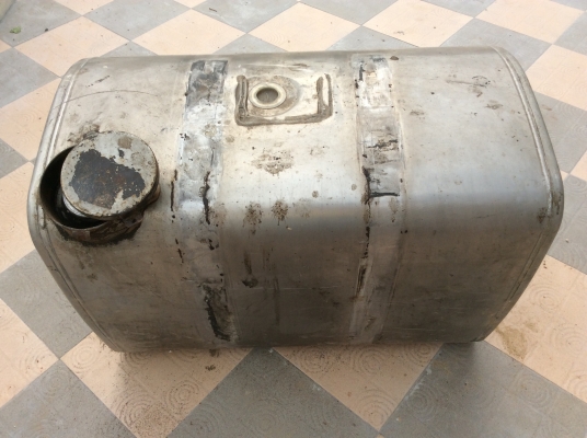 ขายด่วน. ถังน้ำมันอลูมิเนียม 450 ลิตร. มี 4ใบครับ ขายด่วน. ถังน้ำมันอลูมิเนียม 450 ลิตร. มี 4ใบครับ